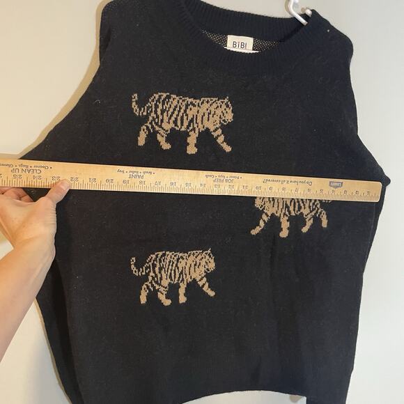 Bibi Black Tiger Pattern Pull Over Sweater Size XL Women’s Boutique Crew Neck - Picture 5 of 8